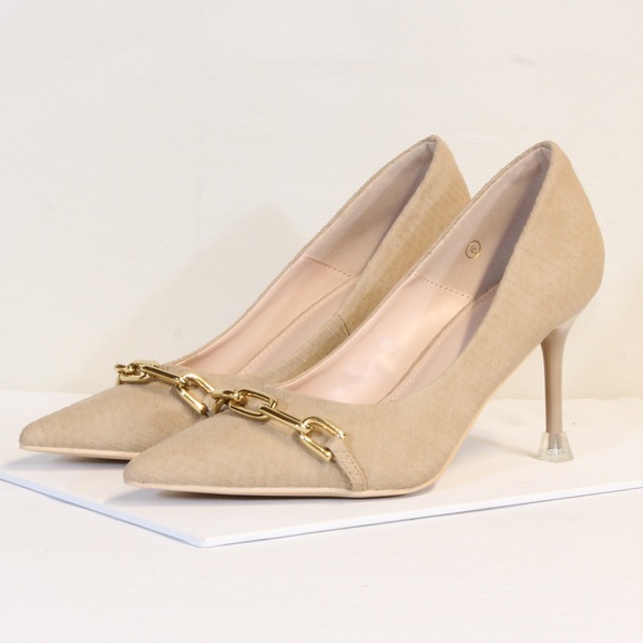 Tan Women's Pumps with Attached Gold Plated Link Chain Size 6 NWOT - Picture 6 of 8